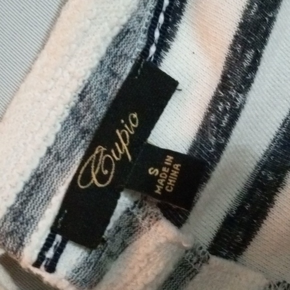 Cupio Long Sleeve Top size Small Cream  & Grey Strip, Preowned - Picture 9 of 9